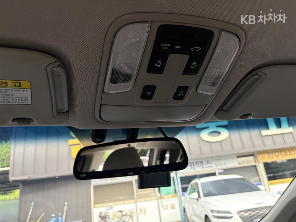 Kia Carnival — miniaturë 11
