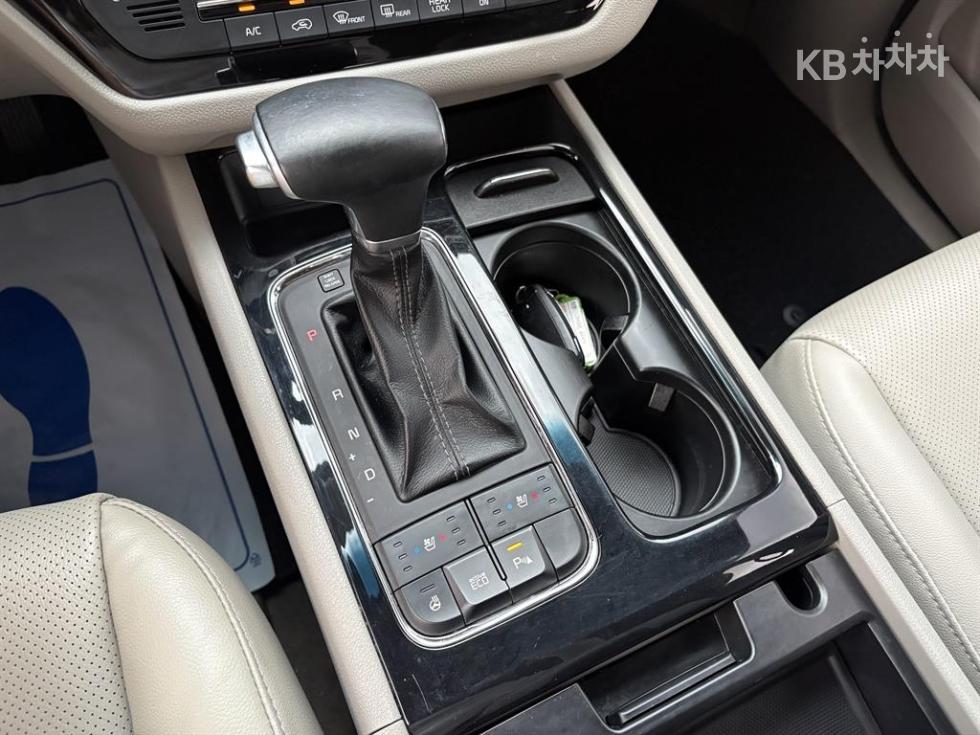 Kia Carnival — miniaturë 13