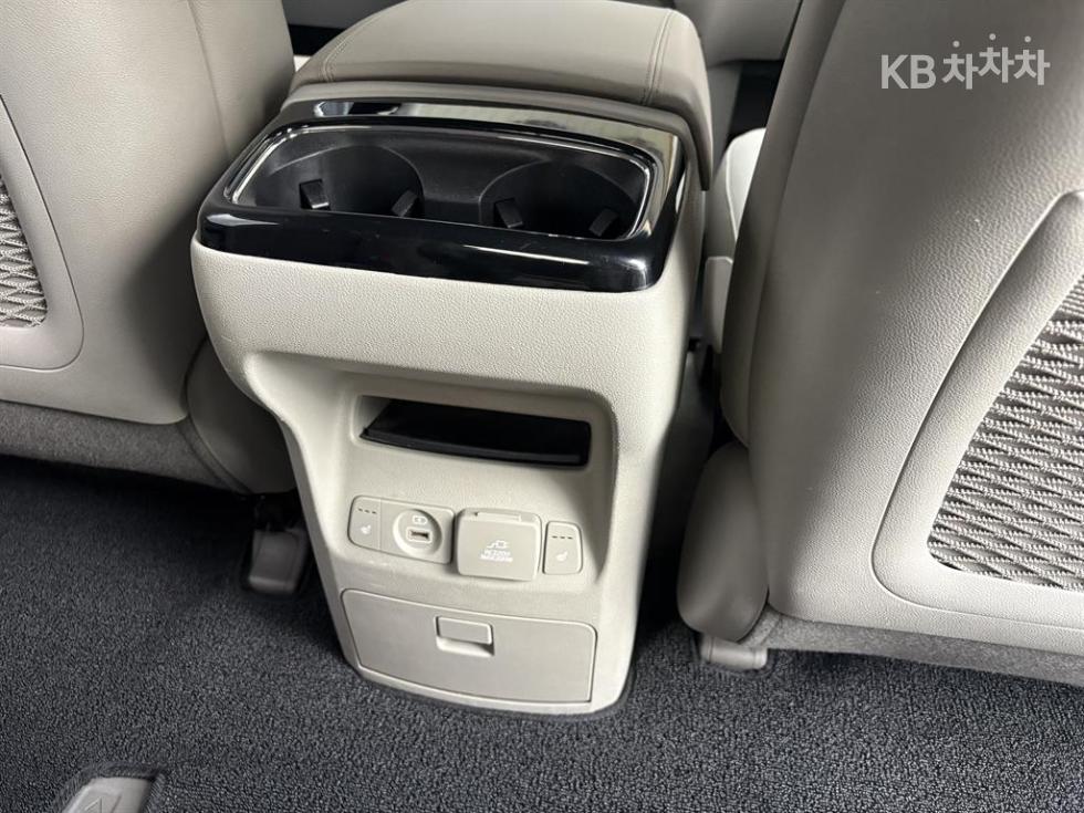 Kia Carnival — miniaturë 14
