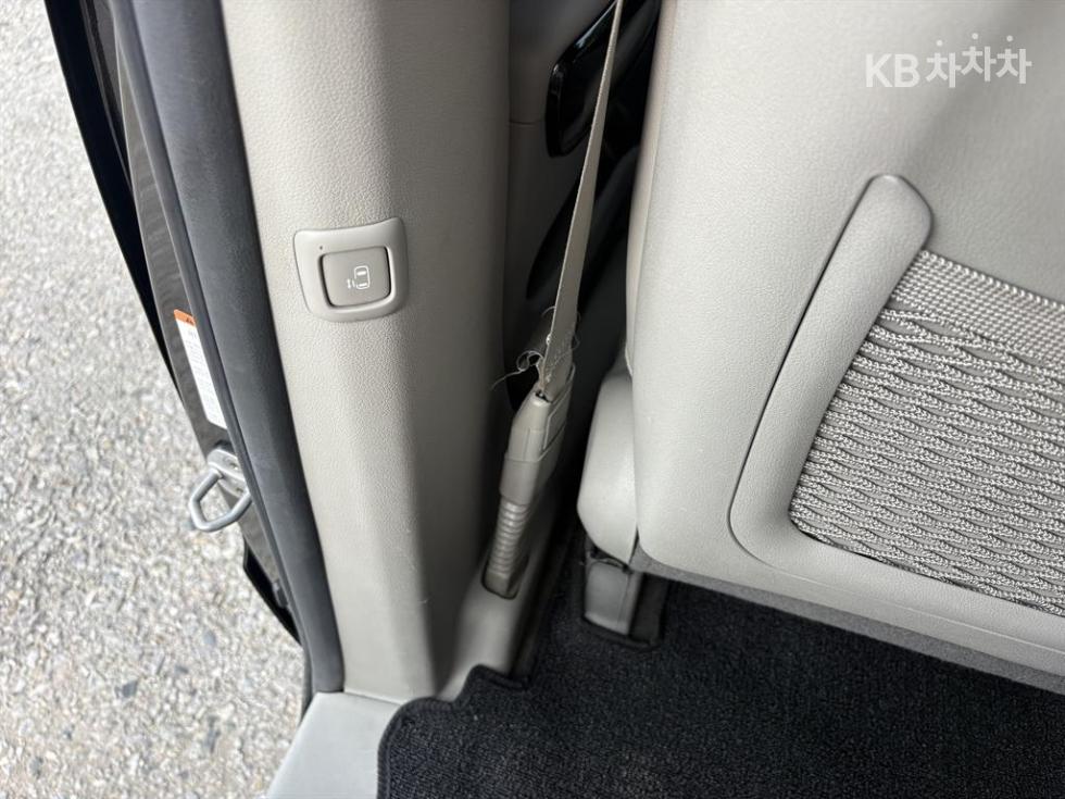 Kia Carnival — miniaturë 15