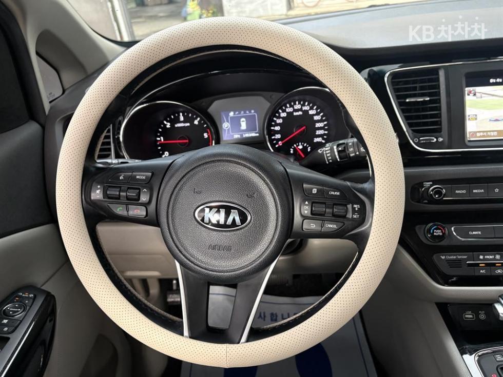 Kia Carnival — miniaturë 16