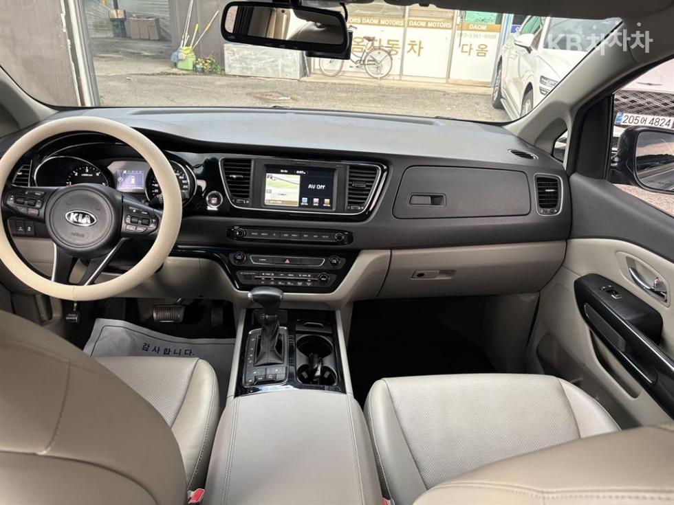 Kia Carnival — miniaturë 17