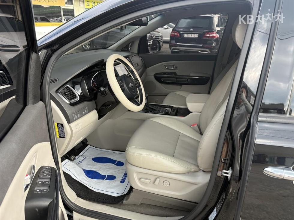 Kia Carnival — miniaturë 18