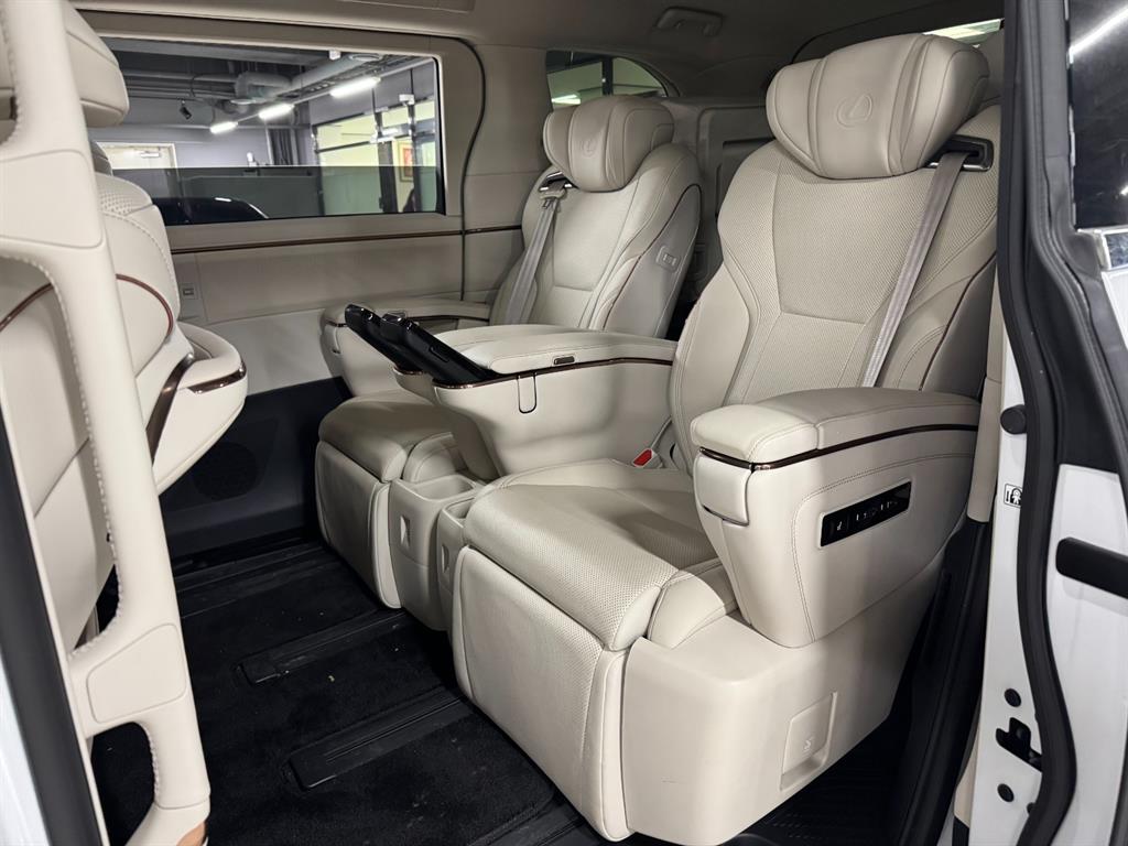 Lexus LM — miniaturë 11