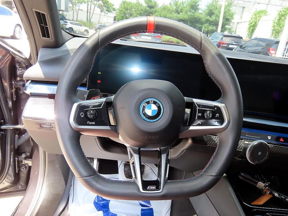BMW i5, 2024, фотография 8