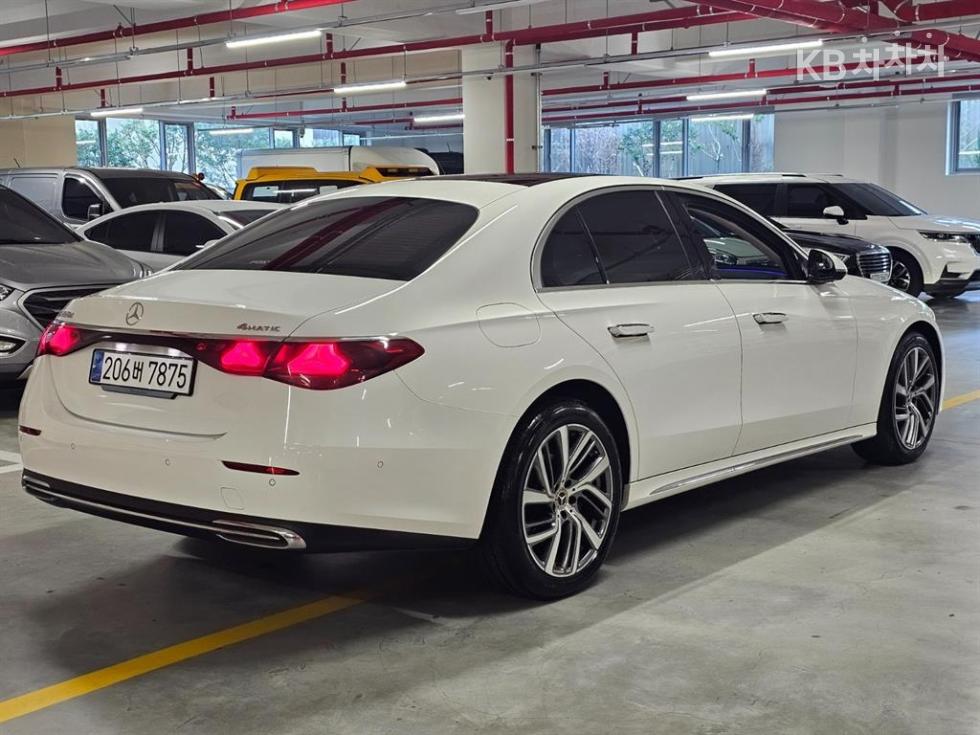 Mercedes-Benz E-klasse, 2024, фотография 3
