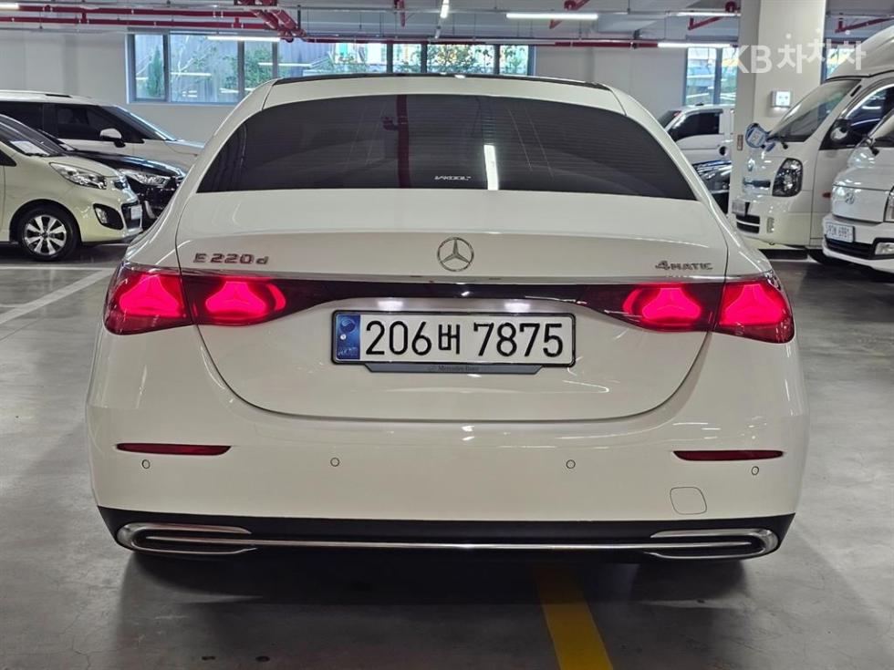Mercedes-Benz E-klasse, 2024, фотография 4