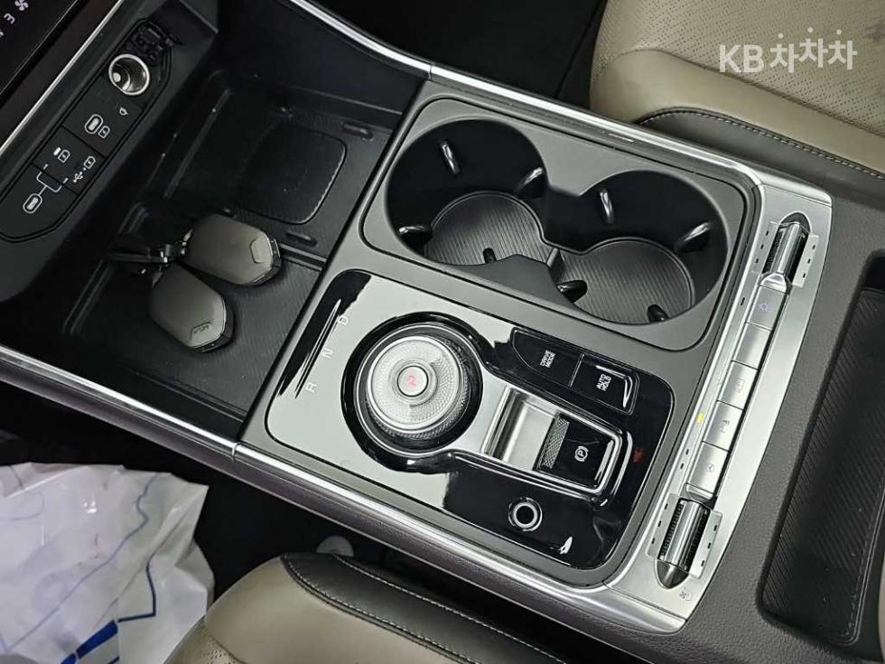 Kia Carnival — miniaturë 8