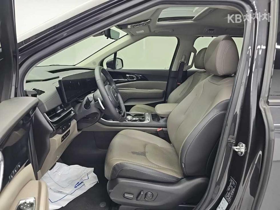 Kia Carnival — miniaturë 11