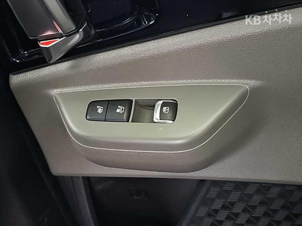 Kia Carnival — miniaturë 15
