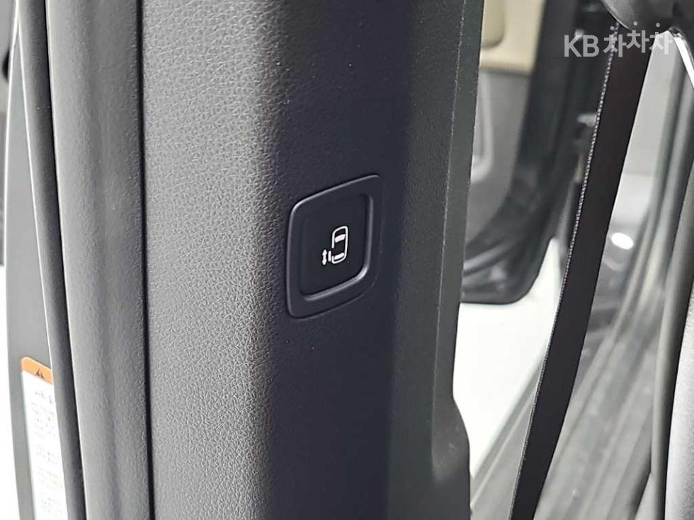 Kia Carnival — miniaturë 16
