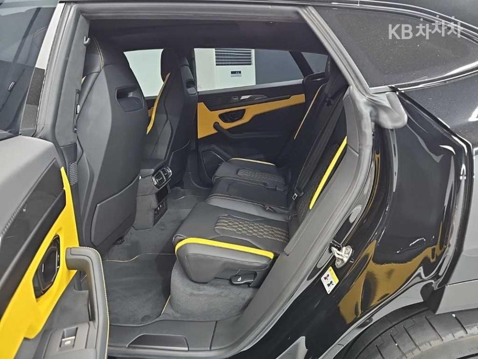 Lamborghini Urus — miniaturë 12