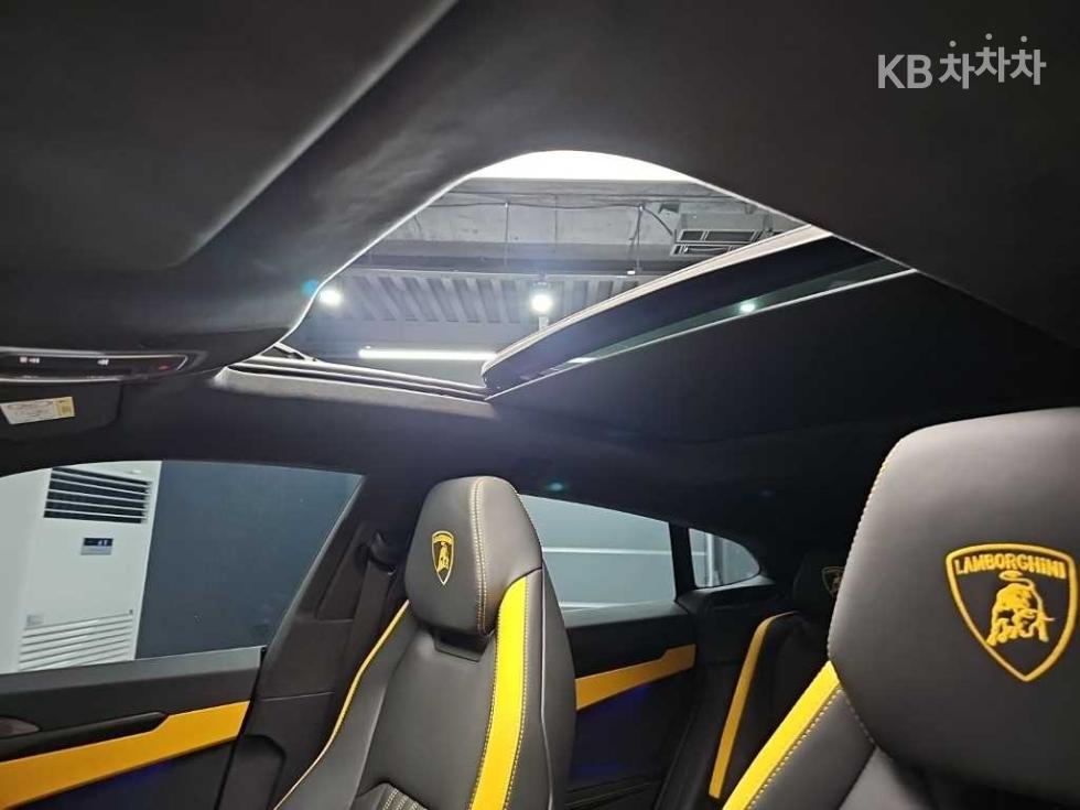 Lamborghini Urus — miniaturë 13