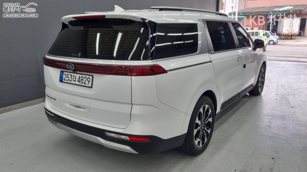 Kia Carnival — miniaturë 2