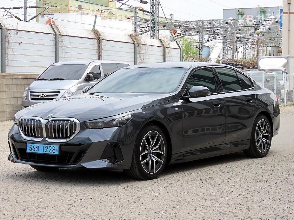 BMW i5, 2024, фотография 2