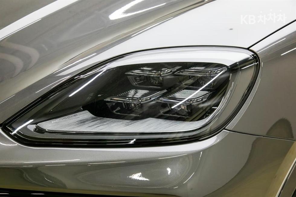 Porsche Cayenne — miniaturë 6