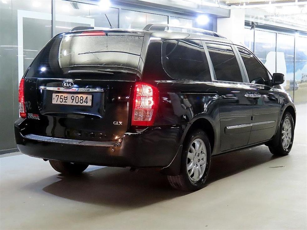 Kia Carnival — miniaturë 4