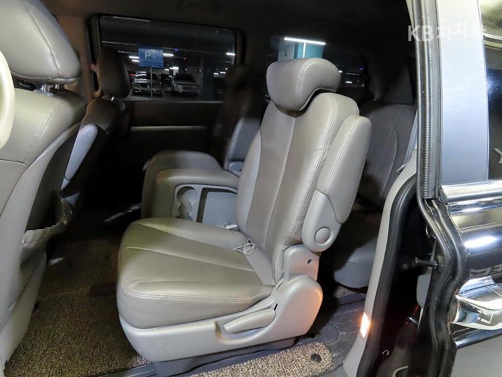 Kia Carnival — miniaturë 7