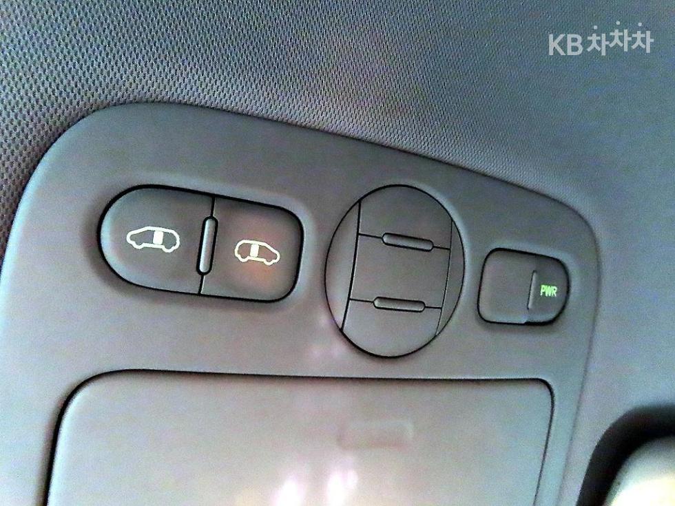 Kia Carnival — miniaturë 16
