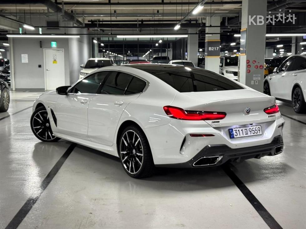 BMW 8er, 2023, фотография 2