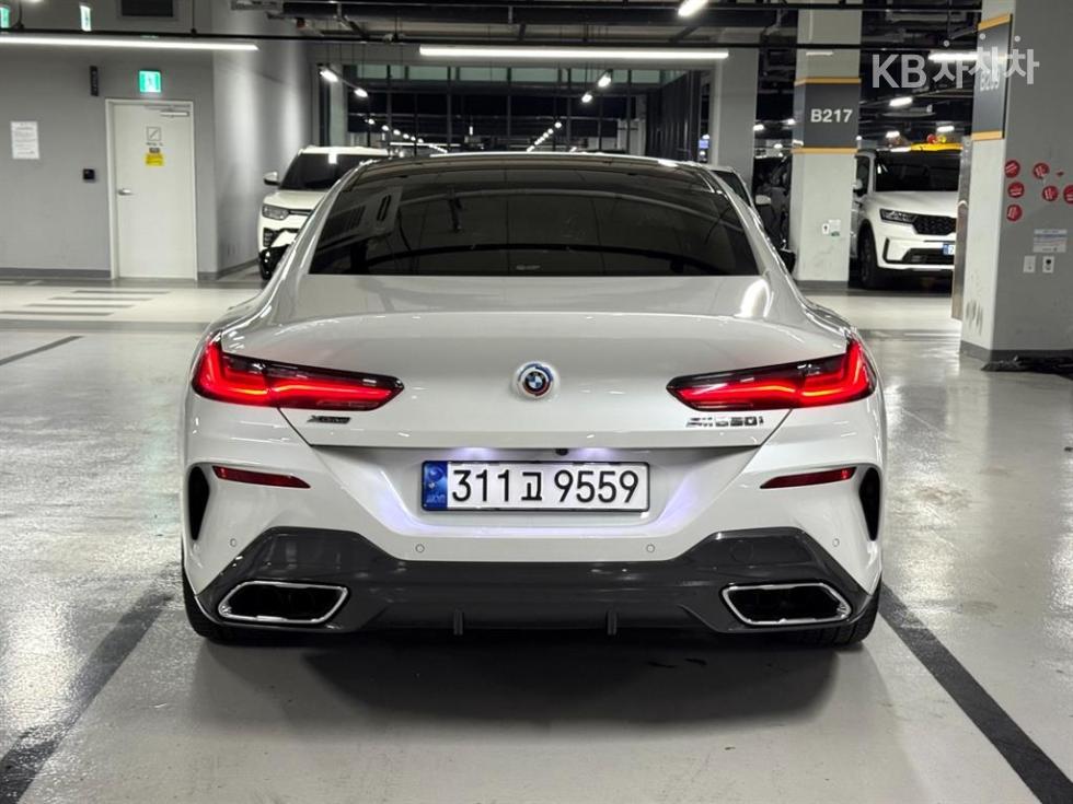 BMW 8er, 2023, фотография 4