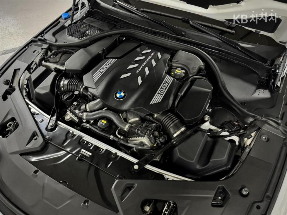 BMW 8er, 2023, фотография 6