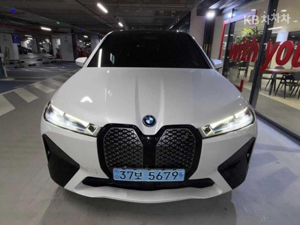 BMW iX