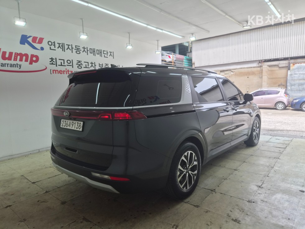 Kia Carnival — miniaturë 5