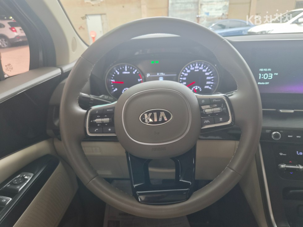 Kia Carnival — miniaturë 8