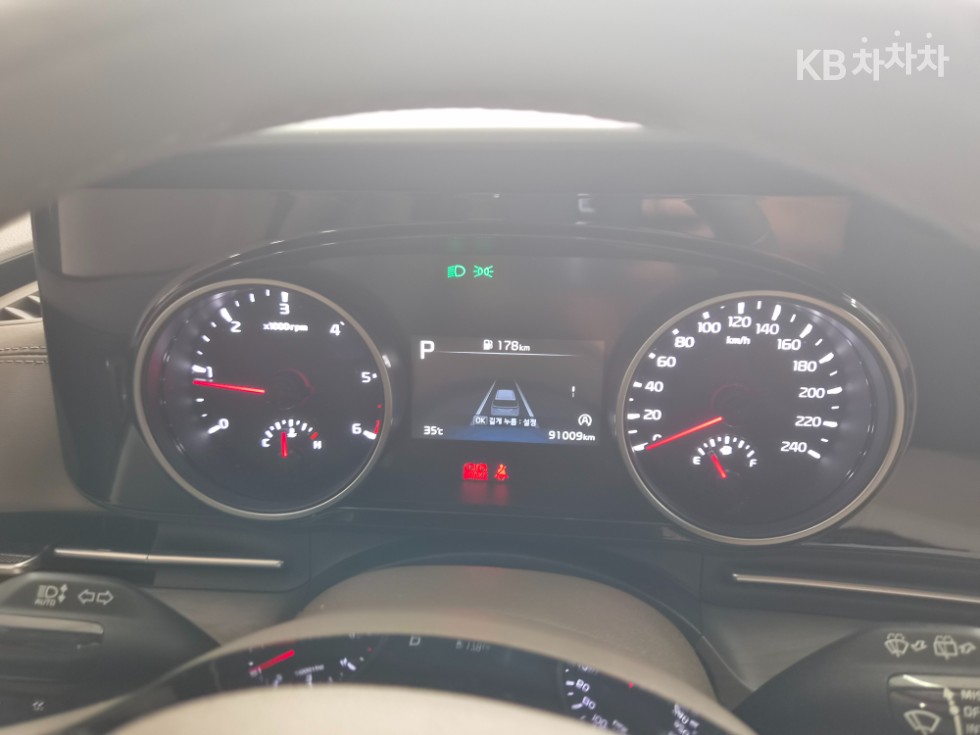 Kia Carnival — miniaturë 9