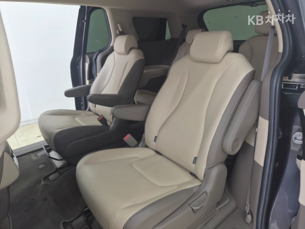 Kia Carnival — miniaturë 15