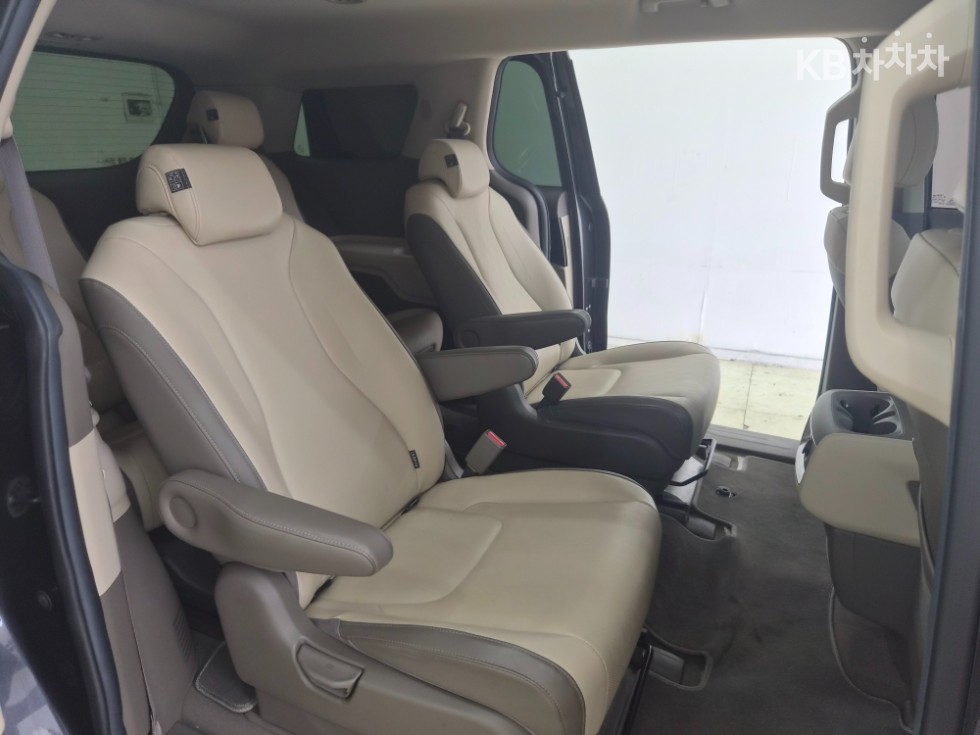 Kia Carnival — miniaturë 16