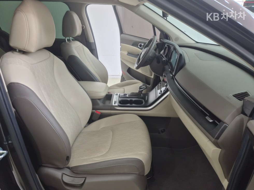 Kia Carnival — miniaturë 17