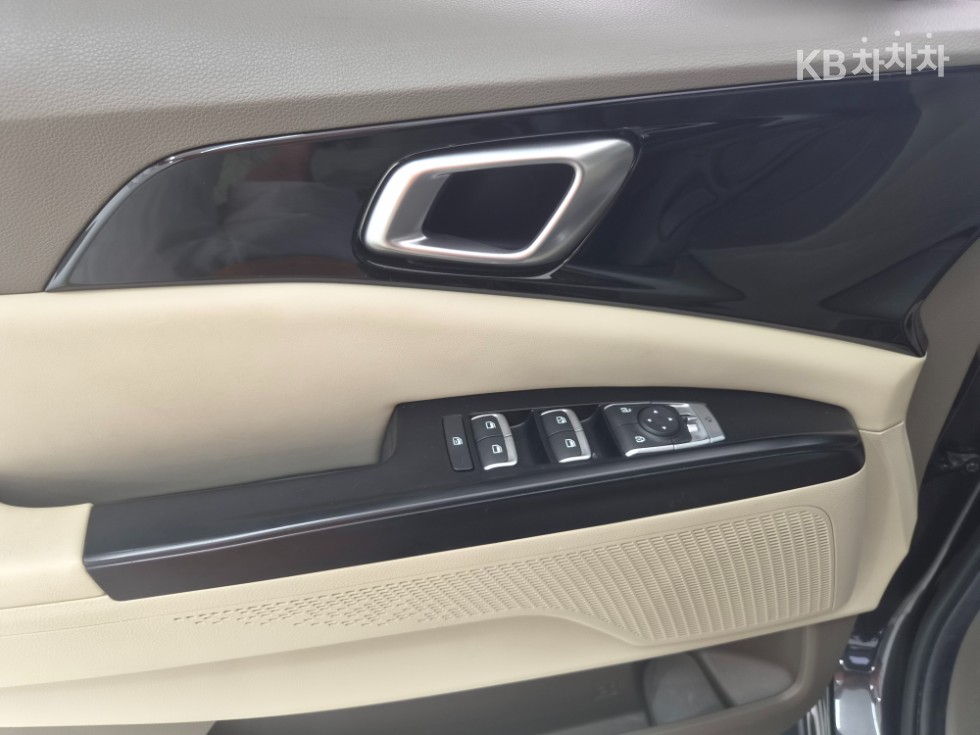 Kia Carnival — miniaturë 19