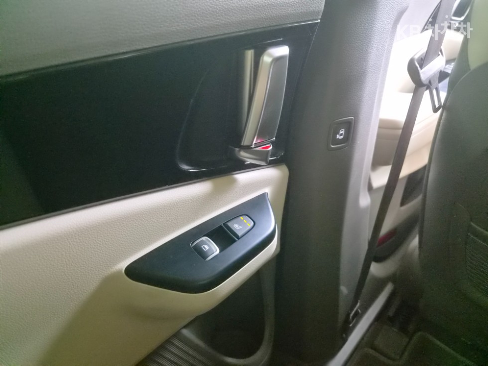 Kia Carnival — miniaturë 20
