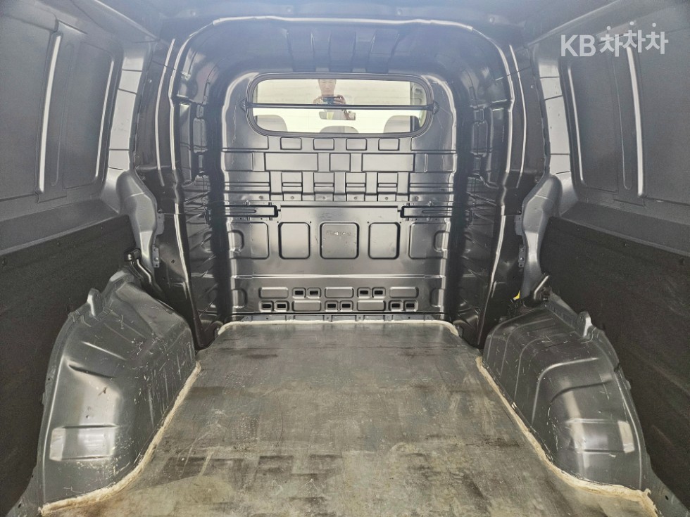 Hyundai Staria — miniaturë 19