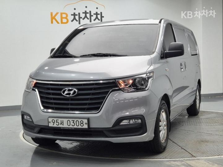 Hyundai Starex Van 3-Seater Smart — foto 1