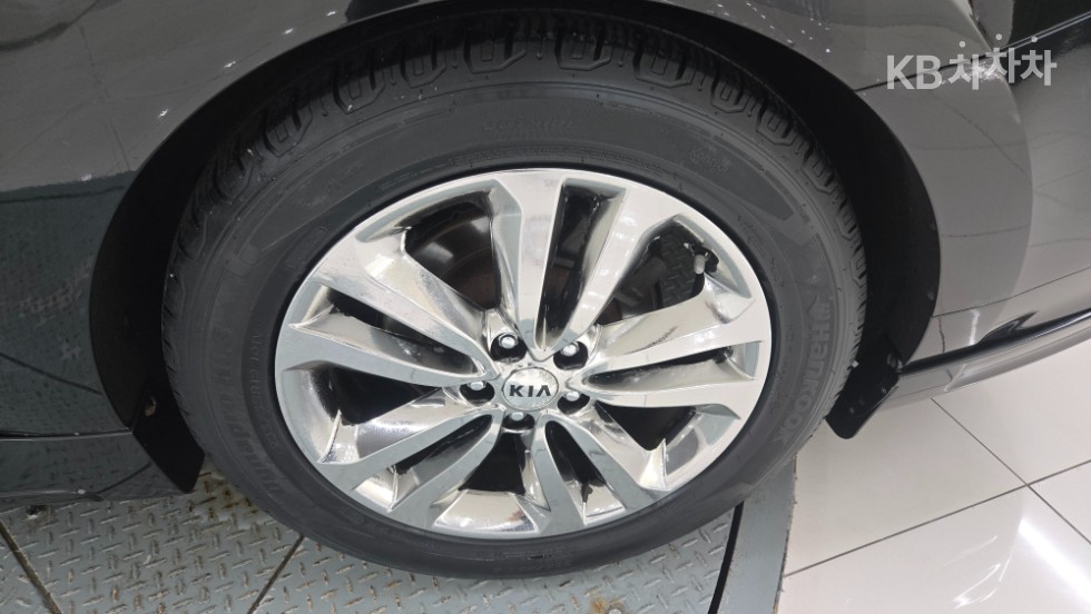 Kia Carnival — miniaturë 13
