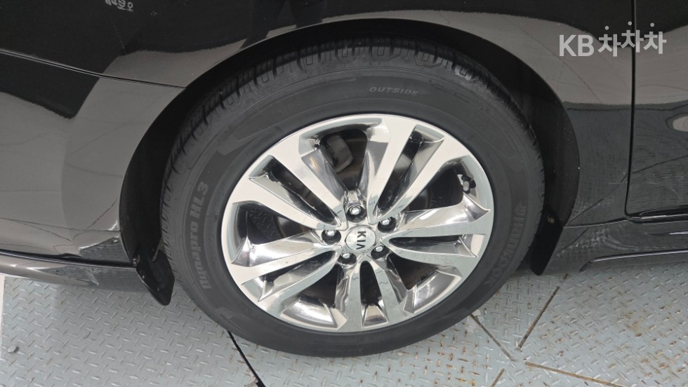 Kia Carnival — miniaturë 14