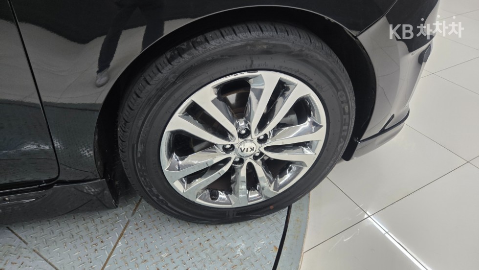 Kia Carnival — miniaturë 16