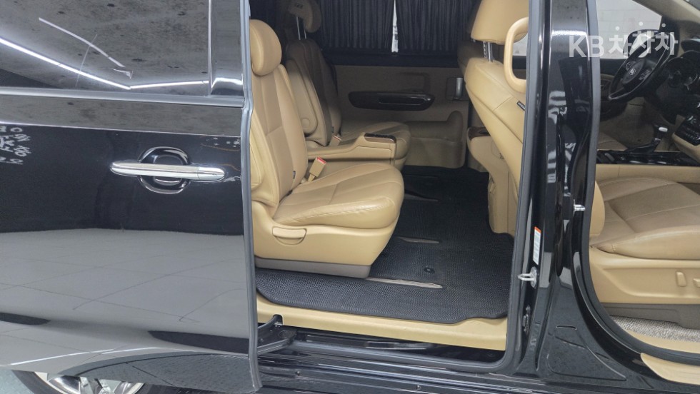 Kia Carnival — miniaturë 17