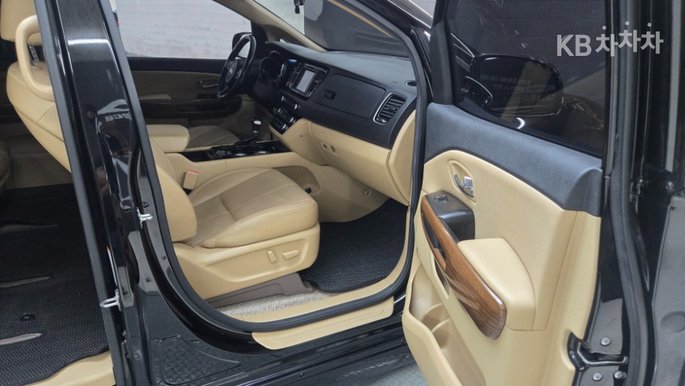 Kia Carnival — miniaturë 18