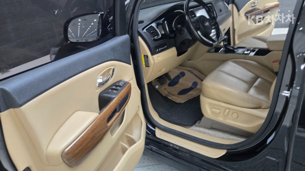 Kia Carnival — miniaturë 19