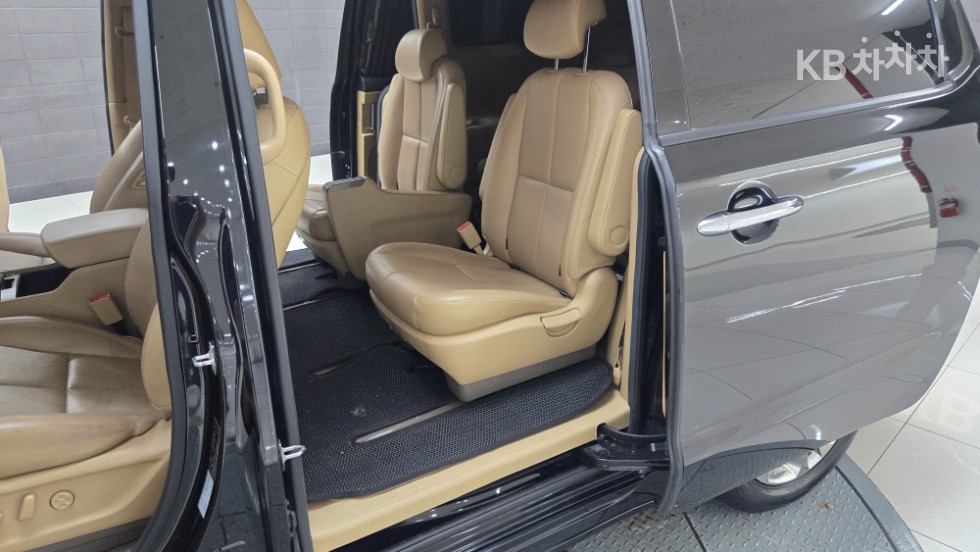 Kia Carnival — miniaturë 20