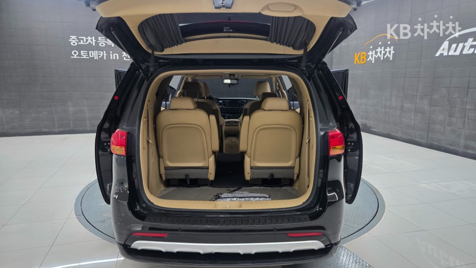 Kia Carnival — miniaturë 21