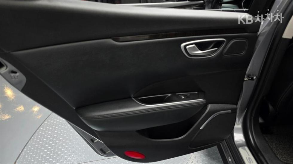 Renault SM6 — miniaturë 13