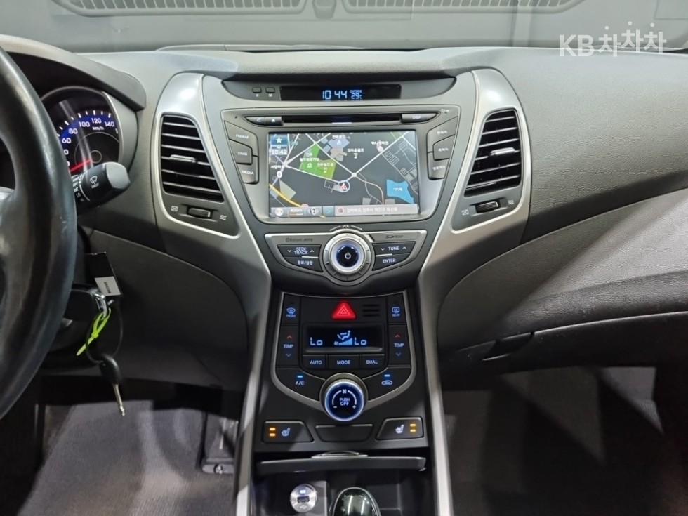 Hyundai Avante — miniaturë 10