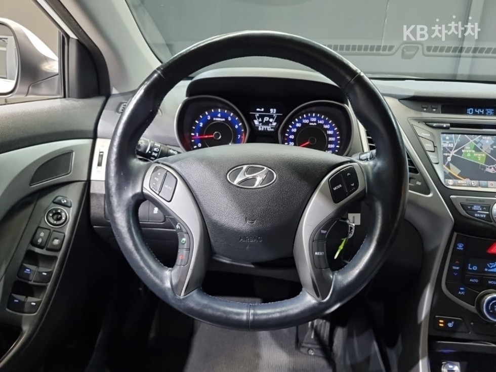 Hyundai Avante — miniaturë 11