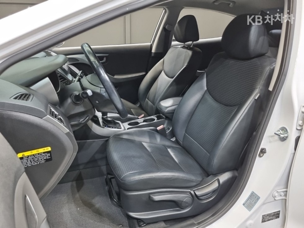 Hyundai Avante — miniaturë 15