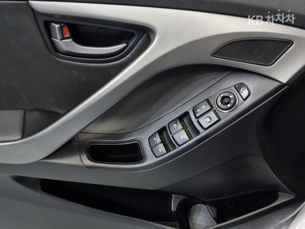 Hyundai Avante — miniaturë 17